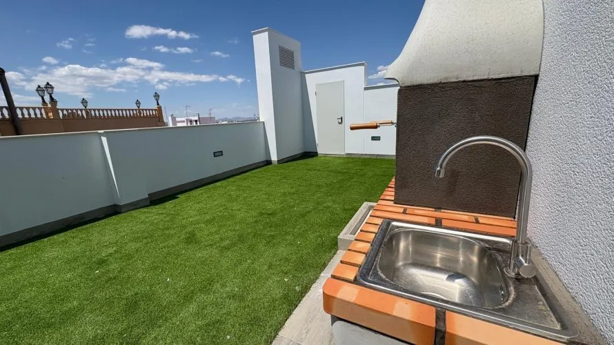 Apartamento de 2 dormitorios en Torrevieja, España No. 99 № 23