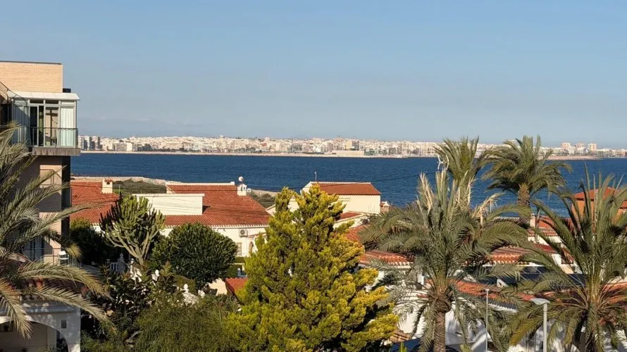 Apartamento de 3 dormitorios en Torrevieja, España No. 192 № 27