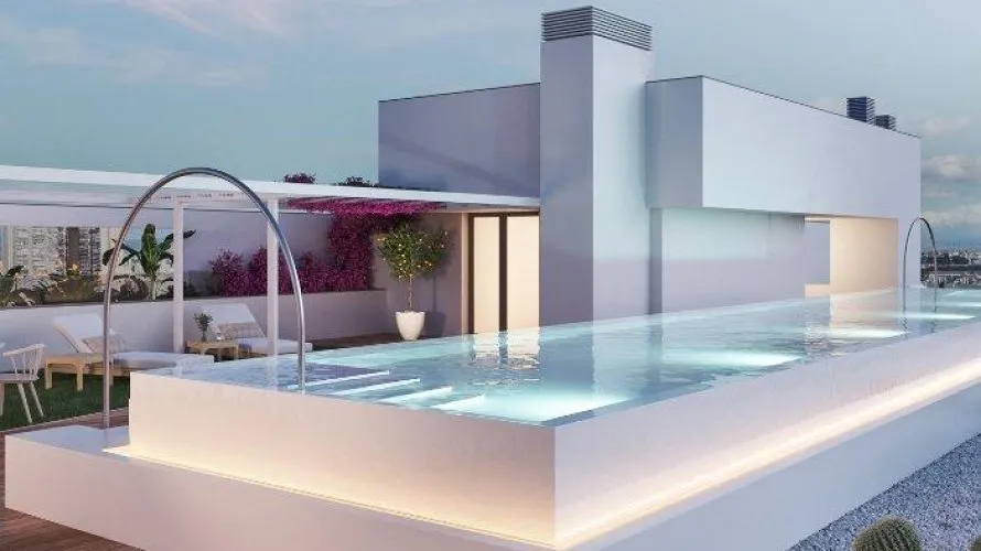 Apartamento de 4 dormitorios en Alicante, España No. 356 № 1