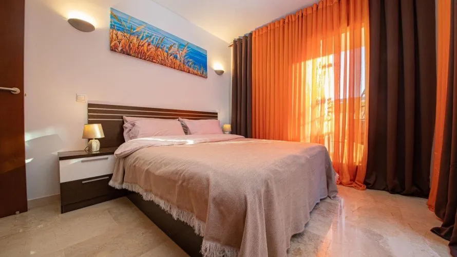 Apartamento de 2 dormitorios en Torrevieja, España No. 386 № 21