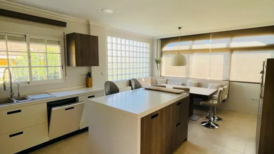 Villa de 4 dormitorios en Torrevieja, España No. 83 № 11
