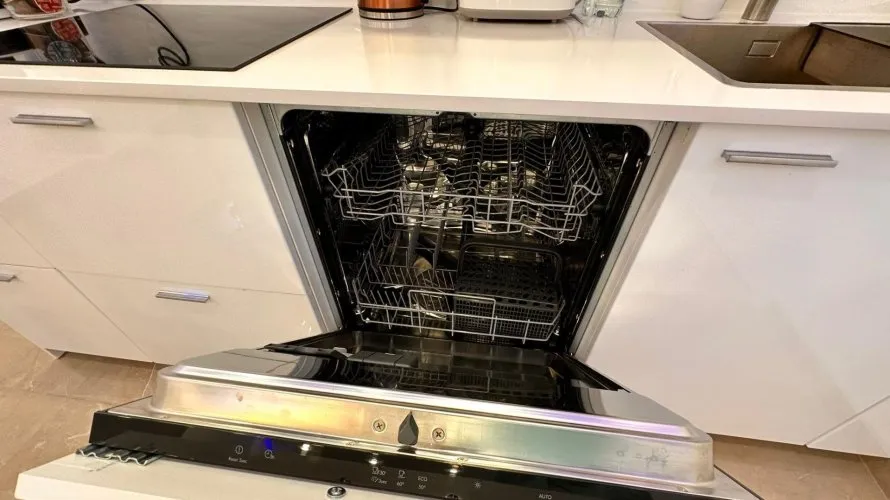 Apartamento de 3 dormitorios en Torrevieja, España No. 323 № 12