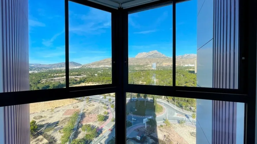 Apartamento de 2 dormitorios en Benidorm, España No. 379 № 9