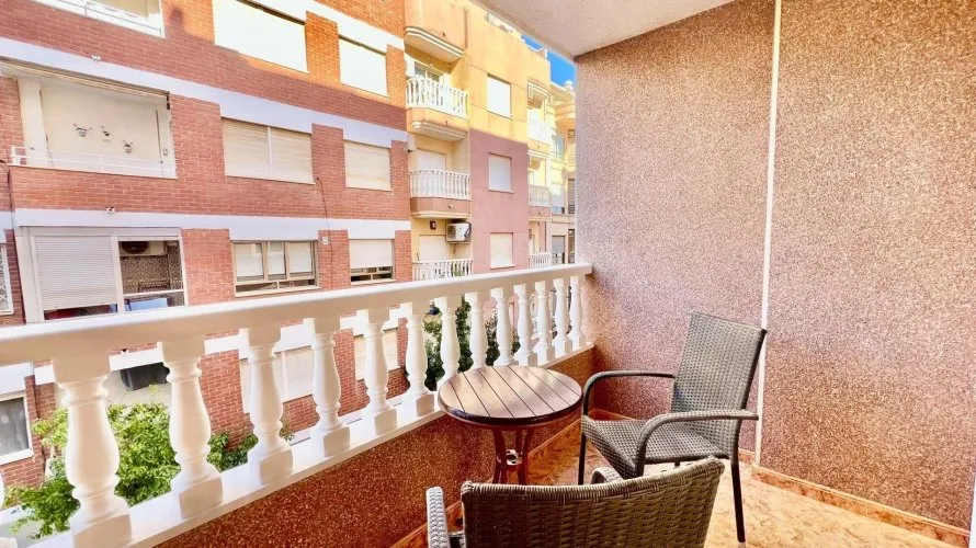 Apartamento de 2 dormitorios en Torrevieja, España No. 798 № 12