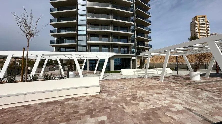 Apartamento de 2 dormitorios en Benidorm, España No. 379 № 19