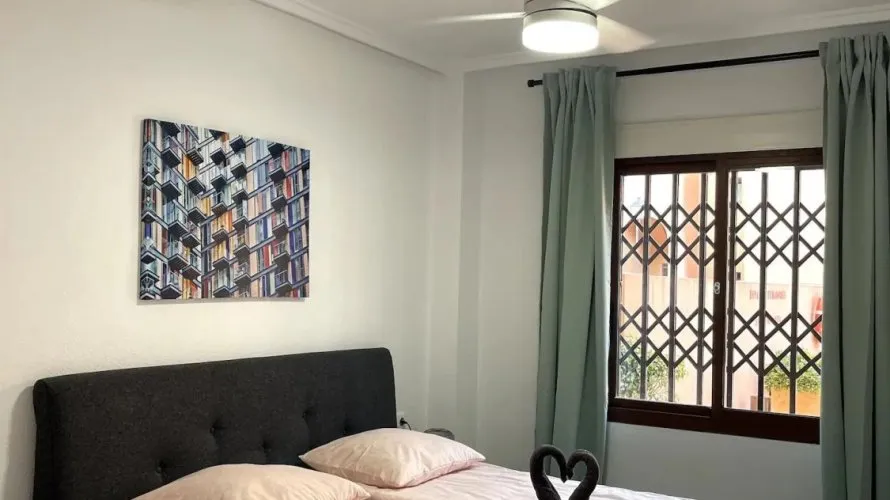 Apartamento de 2 dormitorios en Torrevieja, España No. 639 № 11
