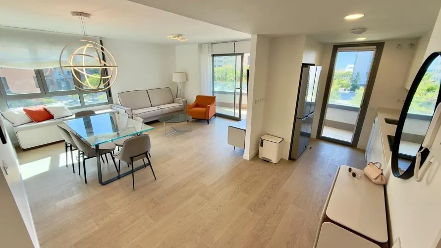 Apartamento de 3 dormitorios en Alicante, España No. 778
