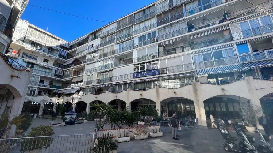 Propiedad comercial de 347m² en Benidorm, España No. 373