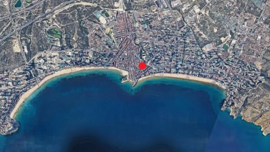 Propiedad comercial de 347m² en Benidorm, España No. 373 № 24