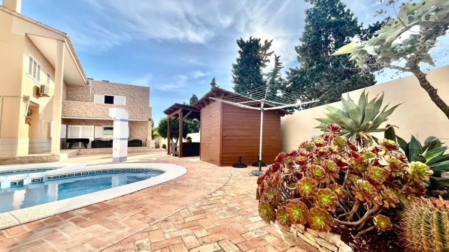 Villa de 4 dormitorios en Torrevieja, España No. 189 № 10