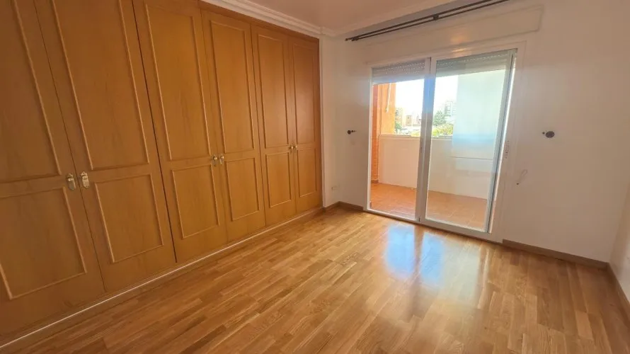 Apartamento de 3 dormitorios en Alicante, España No. 104 № 15