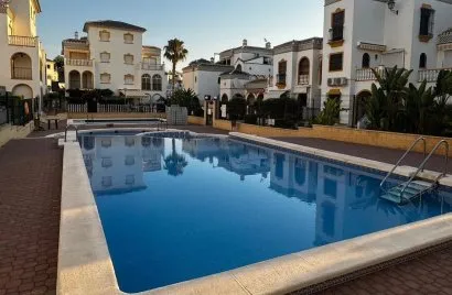 Apartamento de 3 dormitorios en Torrevieja, España No. 564