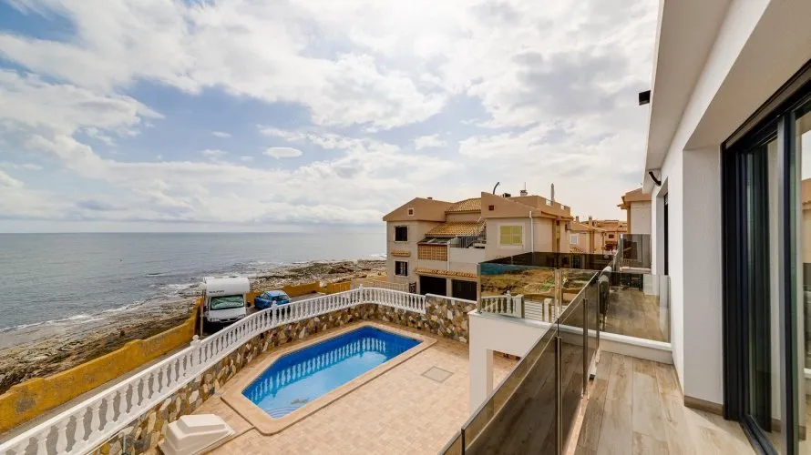 Villa de 210m² en Torrevieja, España No. 509 № 2