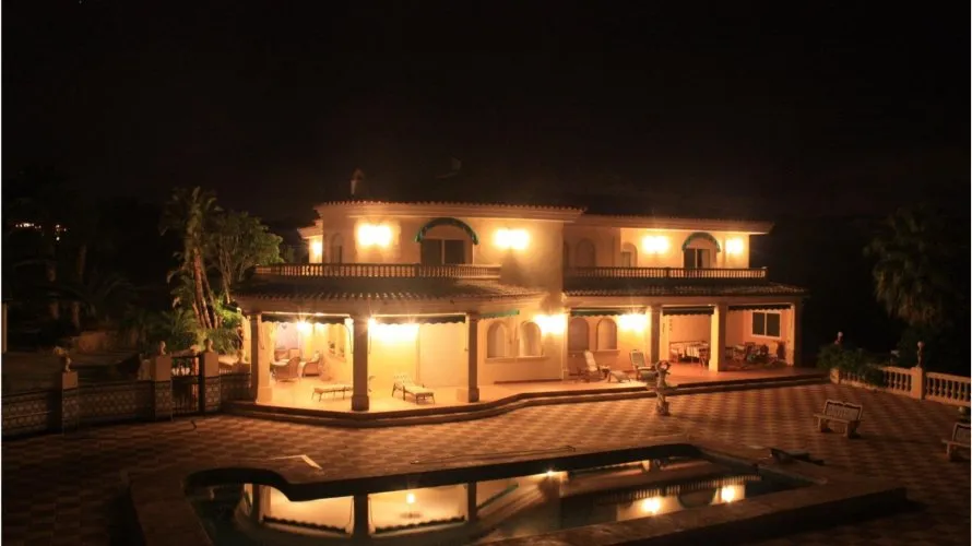 Villa de 5 dormitorios en L'Alfàs del Pi, España No. 352