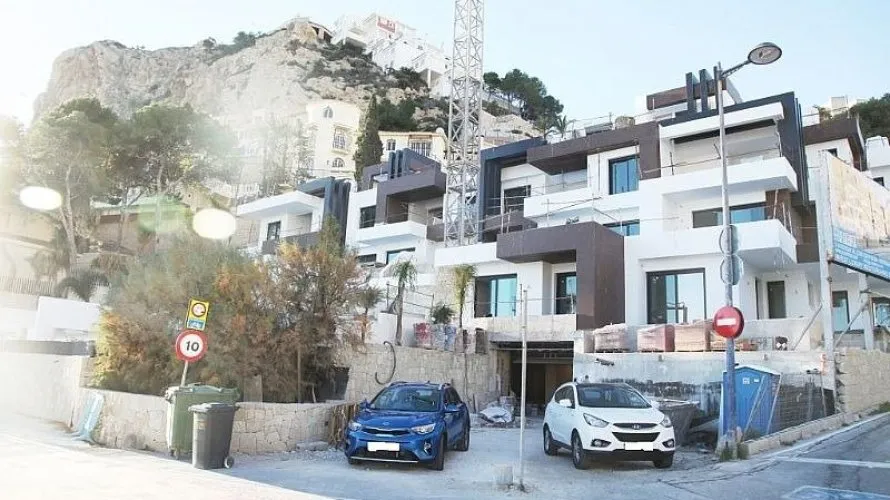 Apartamento de 4 dormitorios en Benidorm, España No. 259 № 10