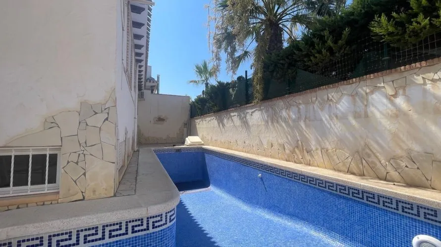 Сasa de 5 dormitorios en Torrevieja, España No. 569 № 26