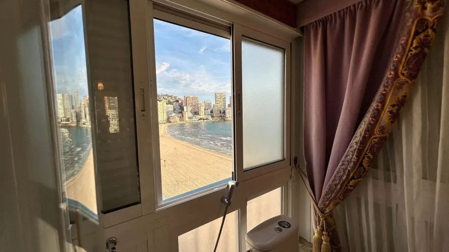 Apartamento de 2 dormitorios en Benidorm, España No. 464 № 21