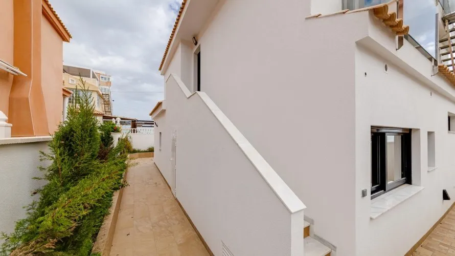 Villa de 210m² en Torrevieja, España No. 509 № 6