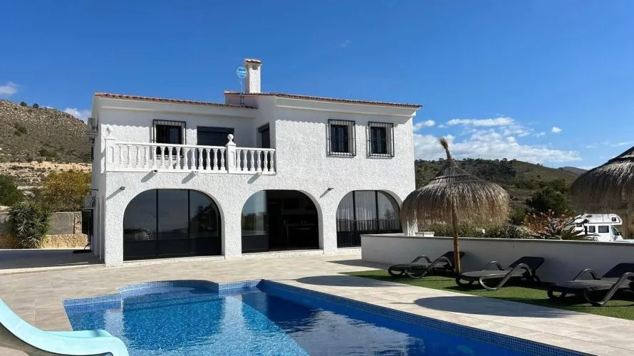 Сasa de 4 dormitorios en Villajoyosa, España No. 573 № 28