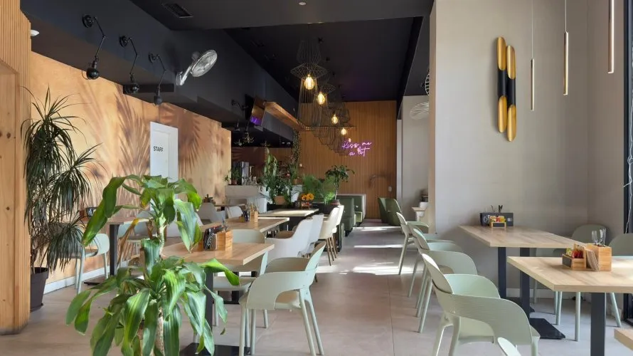 Propiedad comercial de 290m² en Benidorm, España No. 206 № 26