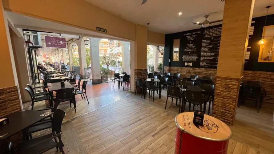 Propiedad comercial de 347m² en Benidorm, España No. 373 № 5