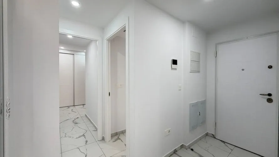 Apartamento de 2 dormitorios en Torrevieja, España No. 675 № 1