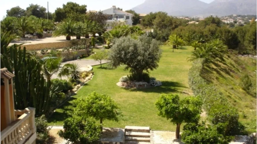 Villa de 5 dormitorios en L'Alfàs del Pi, España No. 352 № 1