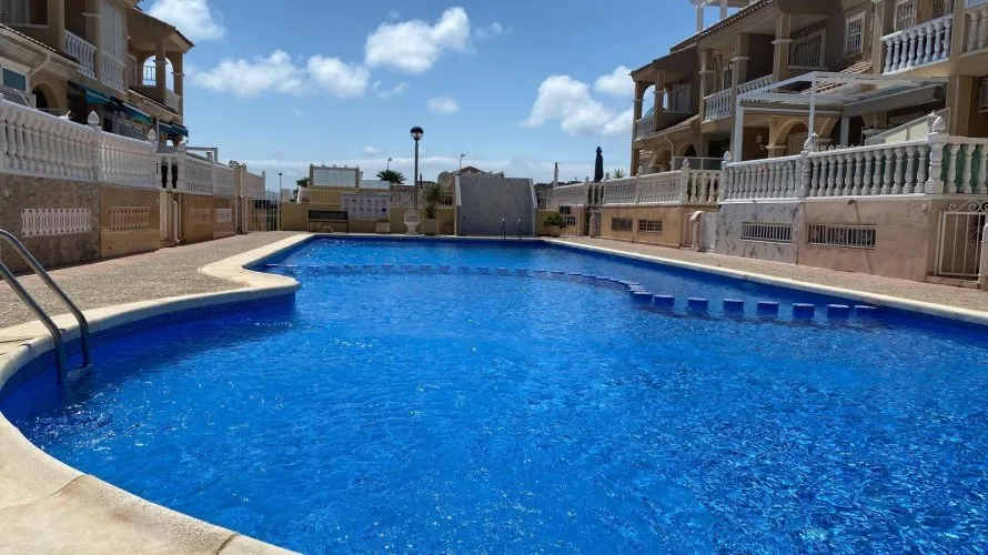 Сasa de 3 dormitorios en Torrevieja, España No. 777 № 3