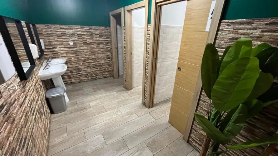 Propiedad comercial de 347m² en Benidorm, España No. 373 № 9