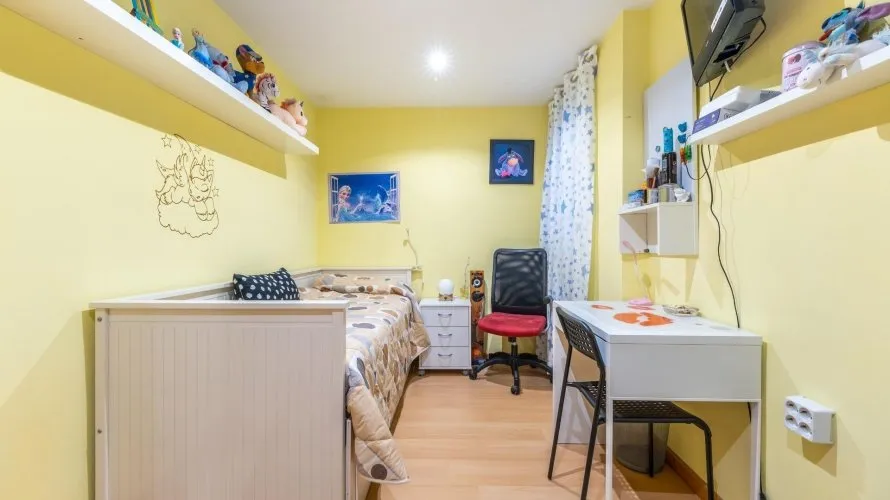 Apartamento de 3 dormitorios en Alicante, España No. 644 № 2
