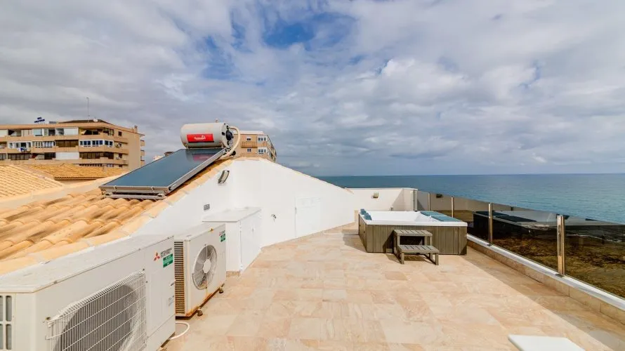Villa de 210m² en Torrevieja, España No. 509 № 1