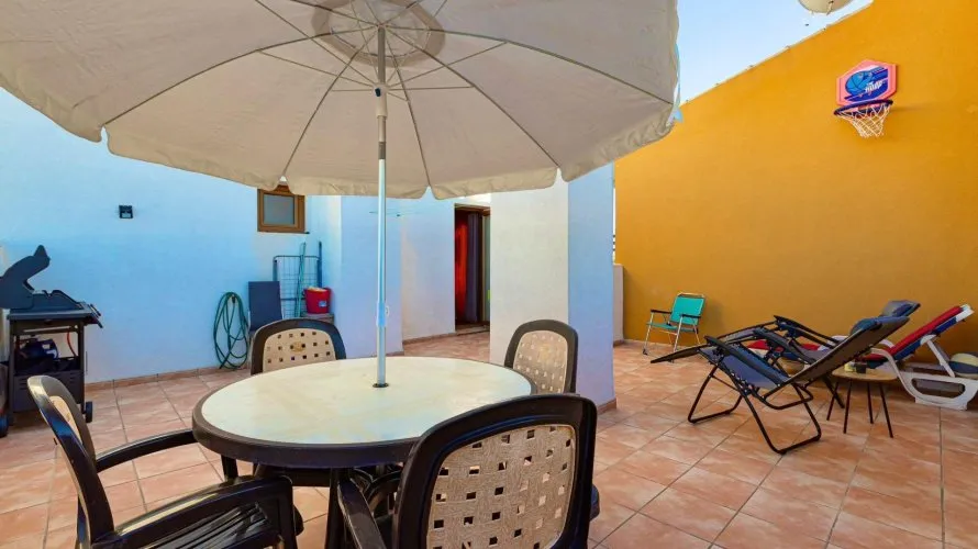 Apartamento de 2 dormitorios en Torrevieja, España No. 386 № 5