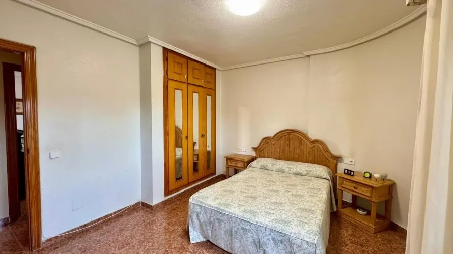 Apartamento de 3 dormitorios en Torrevieja, España No. 702 № 8