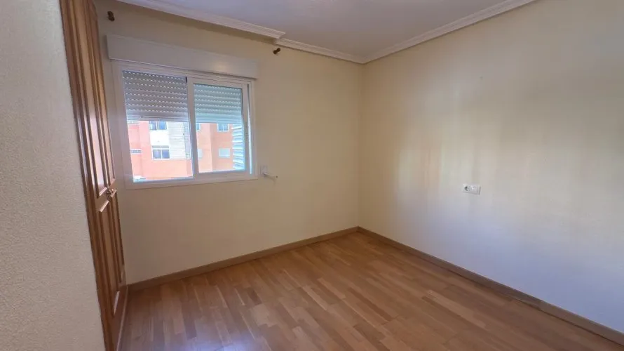 Apartamento de 3 dormitorios en Alicante, España No. 104 № 21