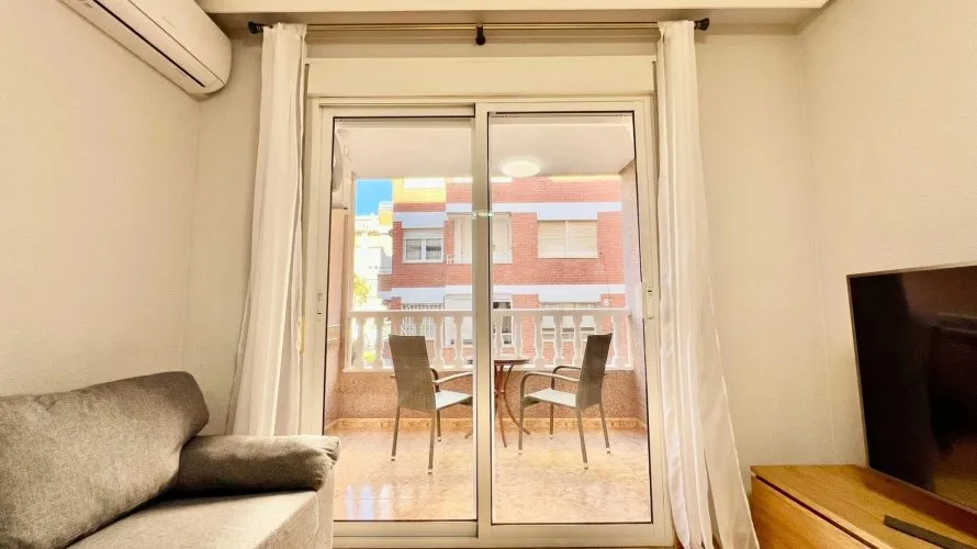 Apartamento de 2 dormitorios en Torrevieja, España No. 798 № 15