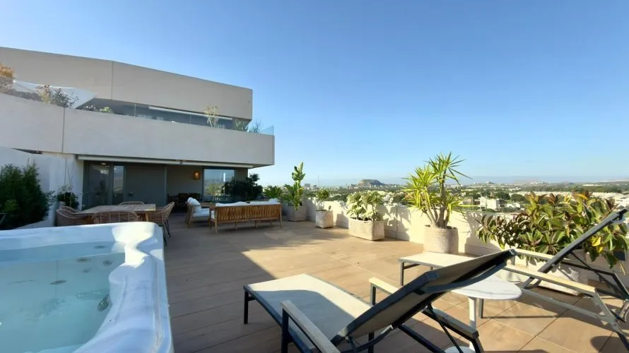 Ático de 3 dormitorios en Alicante, España No. 605 № 8