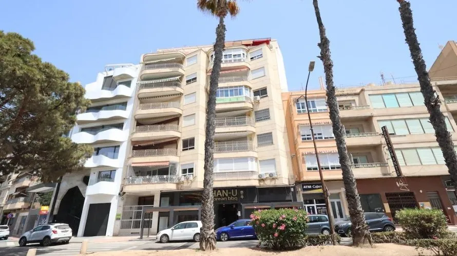 Apartamento de 3 dormitorios en Torrevieja, España No. 425