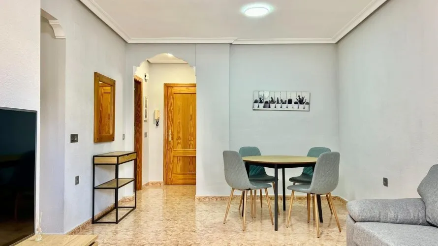 Apartamento de 2 dormitorios en Torrevieja, España No. 798 № 7