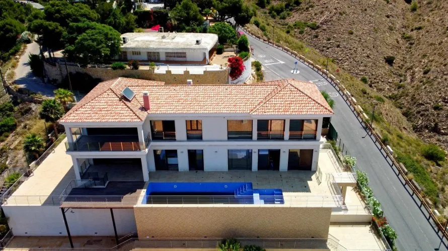 Apartamento de 4 dormitorios en Benidorm, España No. 345