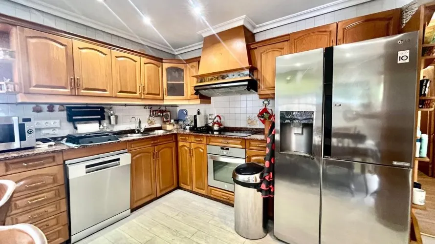 Villa de 4 dormitorios en Torrevieja, España No. 189 № 26