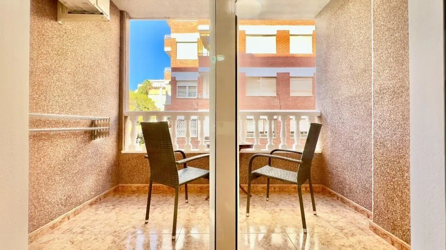 Apartamento de 2 dormitorios en Torrevieja, España No. 798 № 14