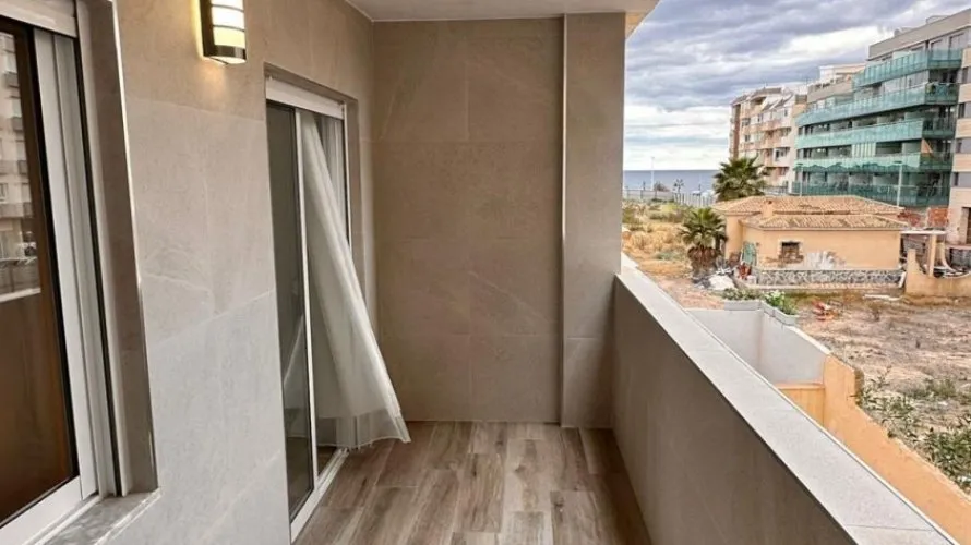 Apartamento de 3 dormitorios en Torrevieja, España No. 323 № 23