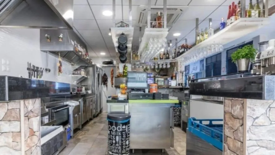 Propiedad comercial de 72m² en Alicante, España No. 497 № 16