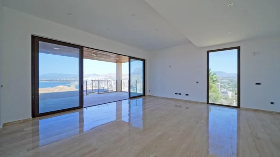 Apartamento de 4 dormitorios en Benidorm, España No. 345 № 18