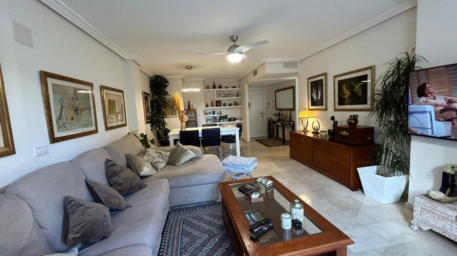 Parcela de 2 dormitorios en Albir, España No. 453