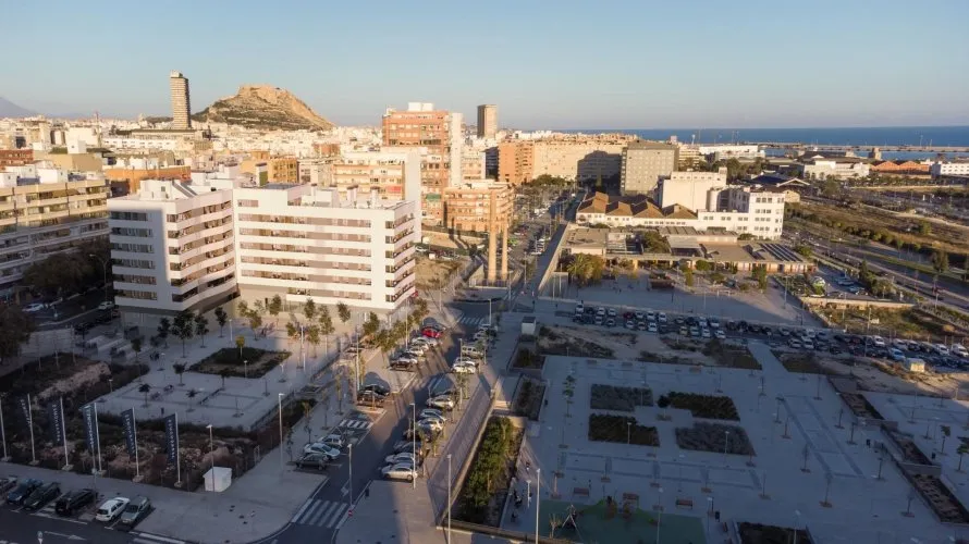Apartamento de 3 dormitorios en Alicante, España No. 363 № 1