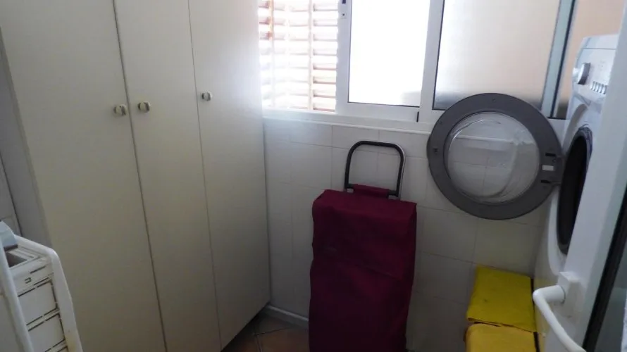 Apartamento de 3 dormitorios en Alicante, España No. 775 № 2