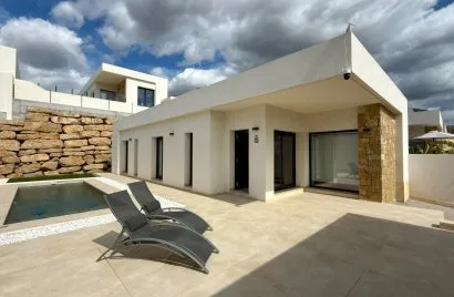 Villa de 3 dormitorios en Finestrat, España No. 452