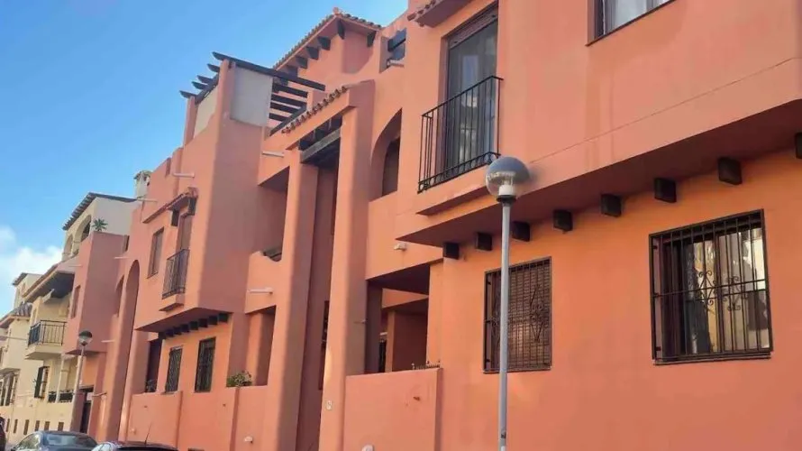 Apartamento de 2 dormitorios en Torrevieja, España No. 639 № 18