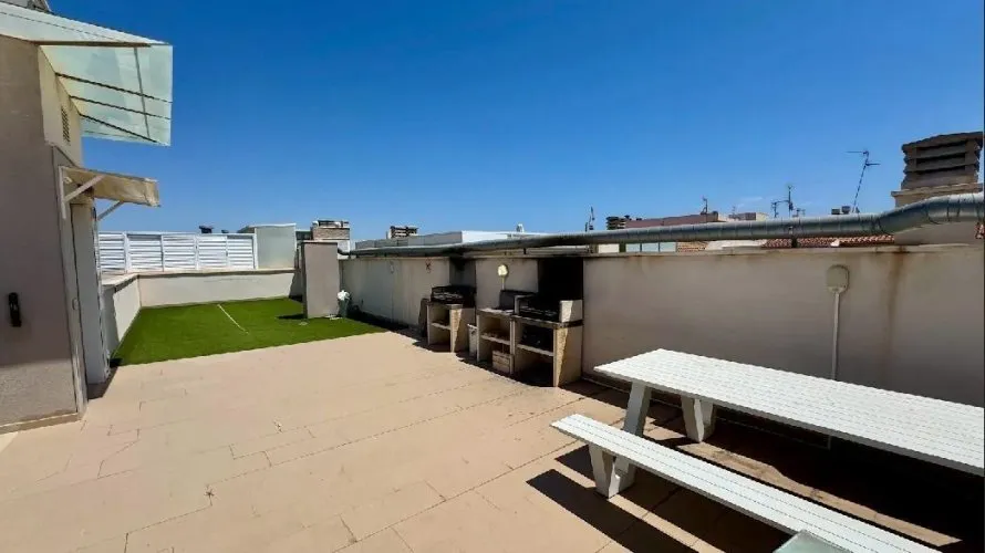 Apartamento de 2 dormitorios en Torrevieja, España No. 522 № 2